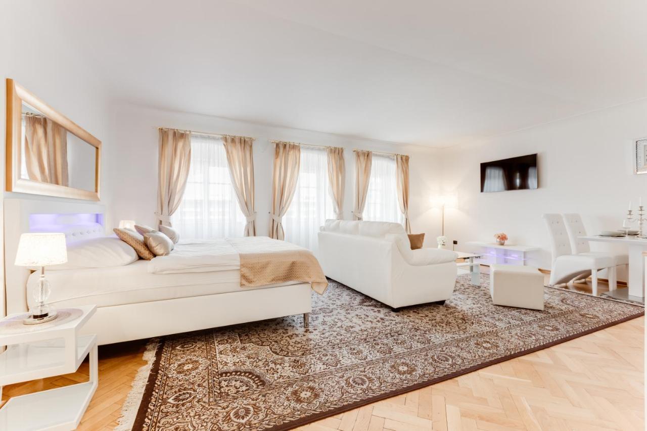 Charles Bridge Royal Apartments - Castle District Prag Dış mekan fotoğraf
