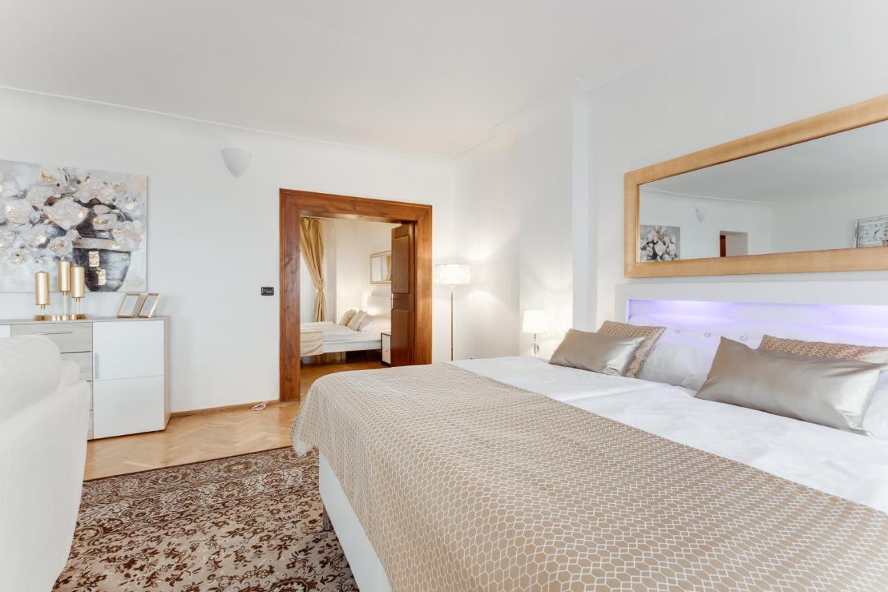 Charles Bridge Royal Apartments - Castle District Prag Dış mekan fotoğraf