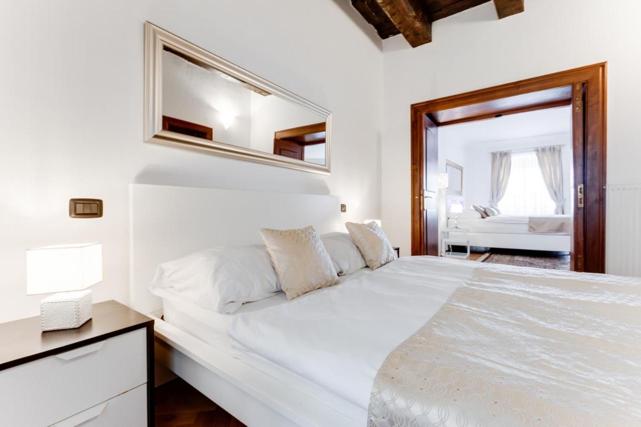 Charles Bridge Royal Apartments - Castle District Prag Dış mekan fotoğraf