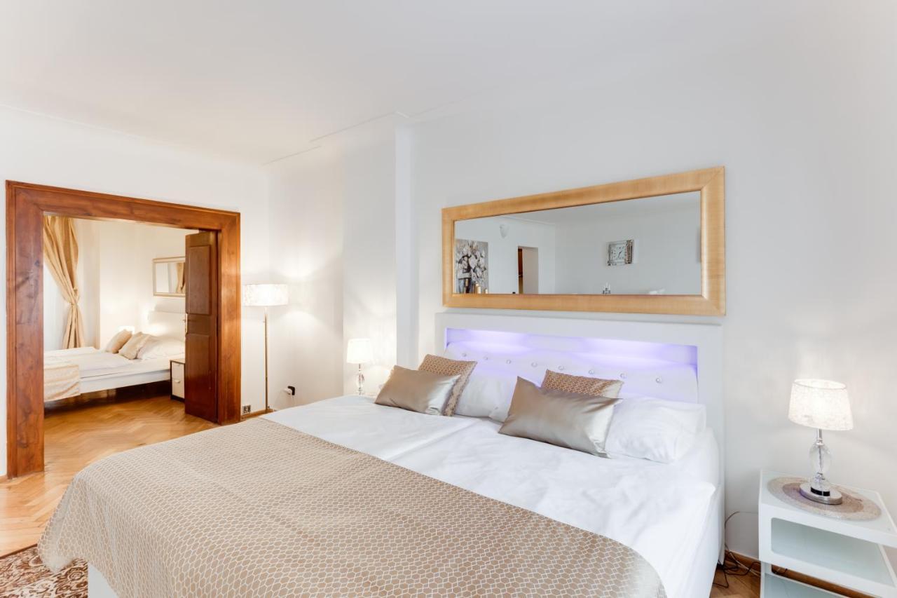 Charles Bridge Royal Apartments - Castle District Prag Dış mekan fotoğraf