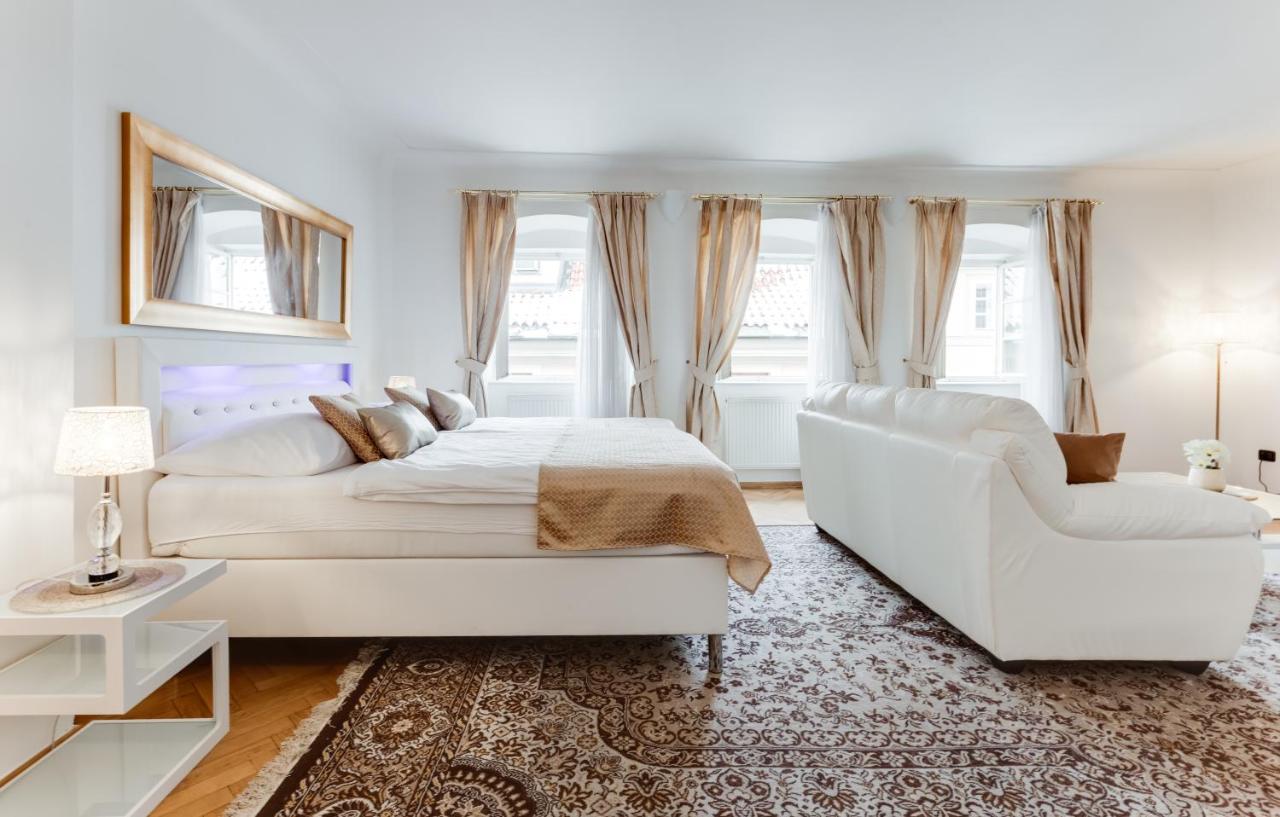 Charles Bridge Royal Apartments - Castle District Prag Dış mekan fotoğraf