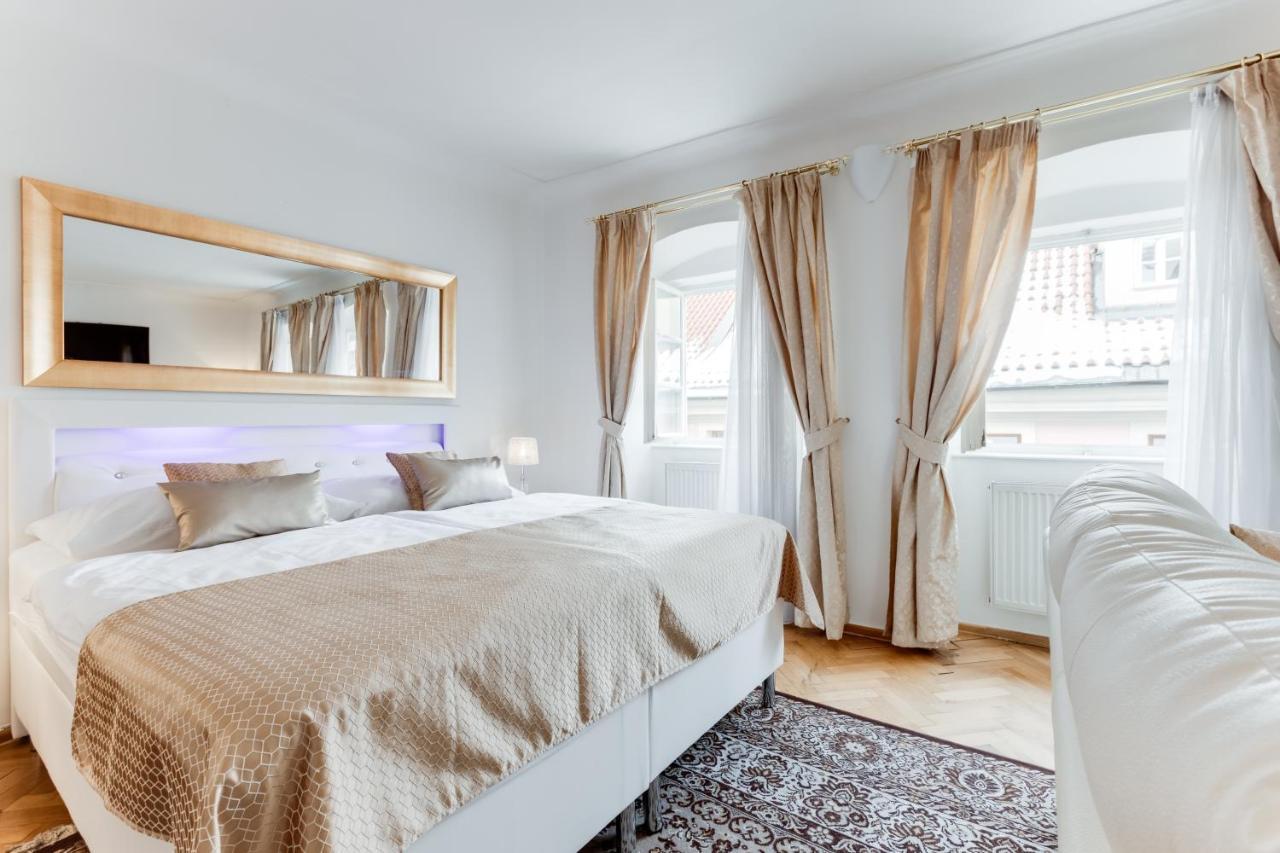 Charles Bridge Royal Apartments - Castle District Prag Dış mekan fotoğraf
