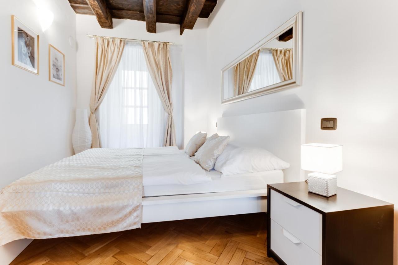 Charles Bridge Royal Apartments - Castle District Prag Dış mekan fotoğraf