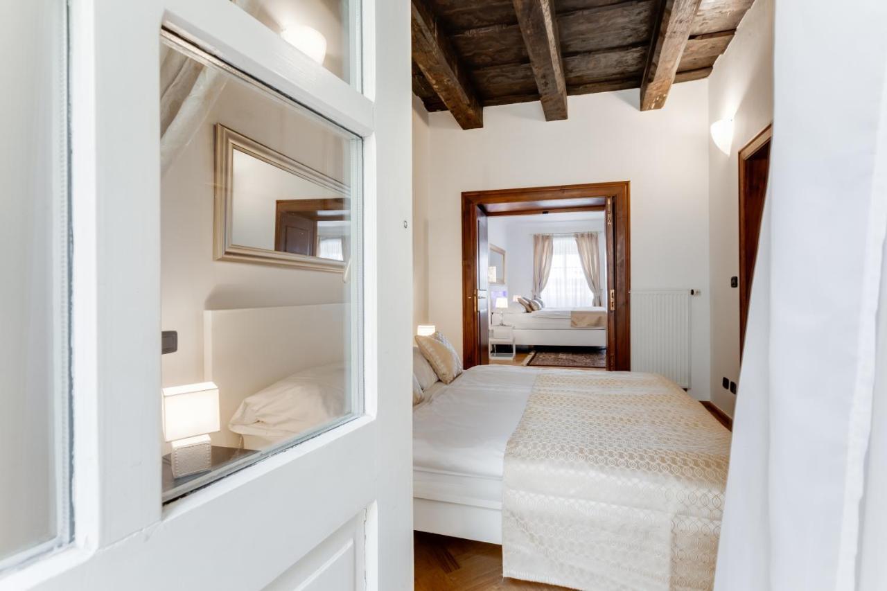 Charles Bridge Royal Apartments - Castle District Prag Dış mekan fotoğraf
