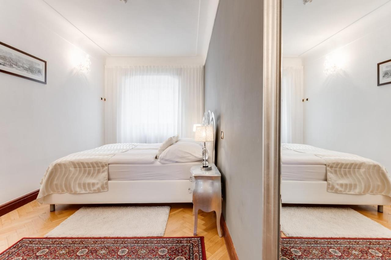 Charles Bridge Royal Apartments - Castle District Prag Dış mekan fotoğraf