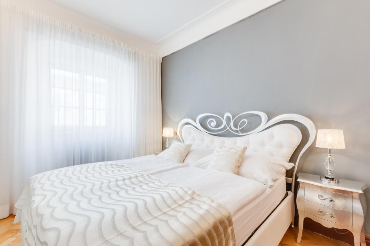 Charles Bridge Royal Apartments - Castle District Prag Dış mekan fotoğraf