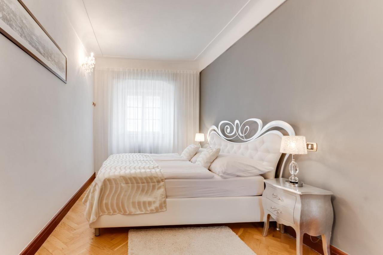 Charles Bridge Royal Apartments - Castle District Prag Dış mekan fotoğraf