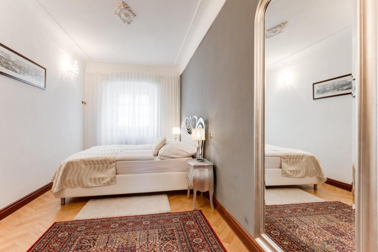 Charles Bridge Royal Apartments - Castle District Prag Dış mekan fotoğraf