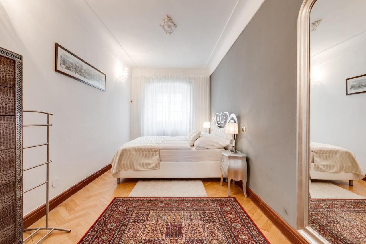 Charles Bridge Royal Apartments - Castle District Prag Dış mekan fotoğraf