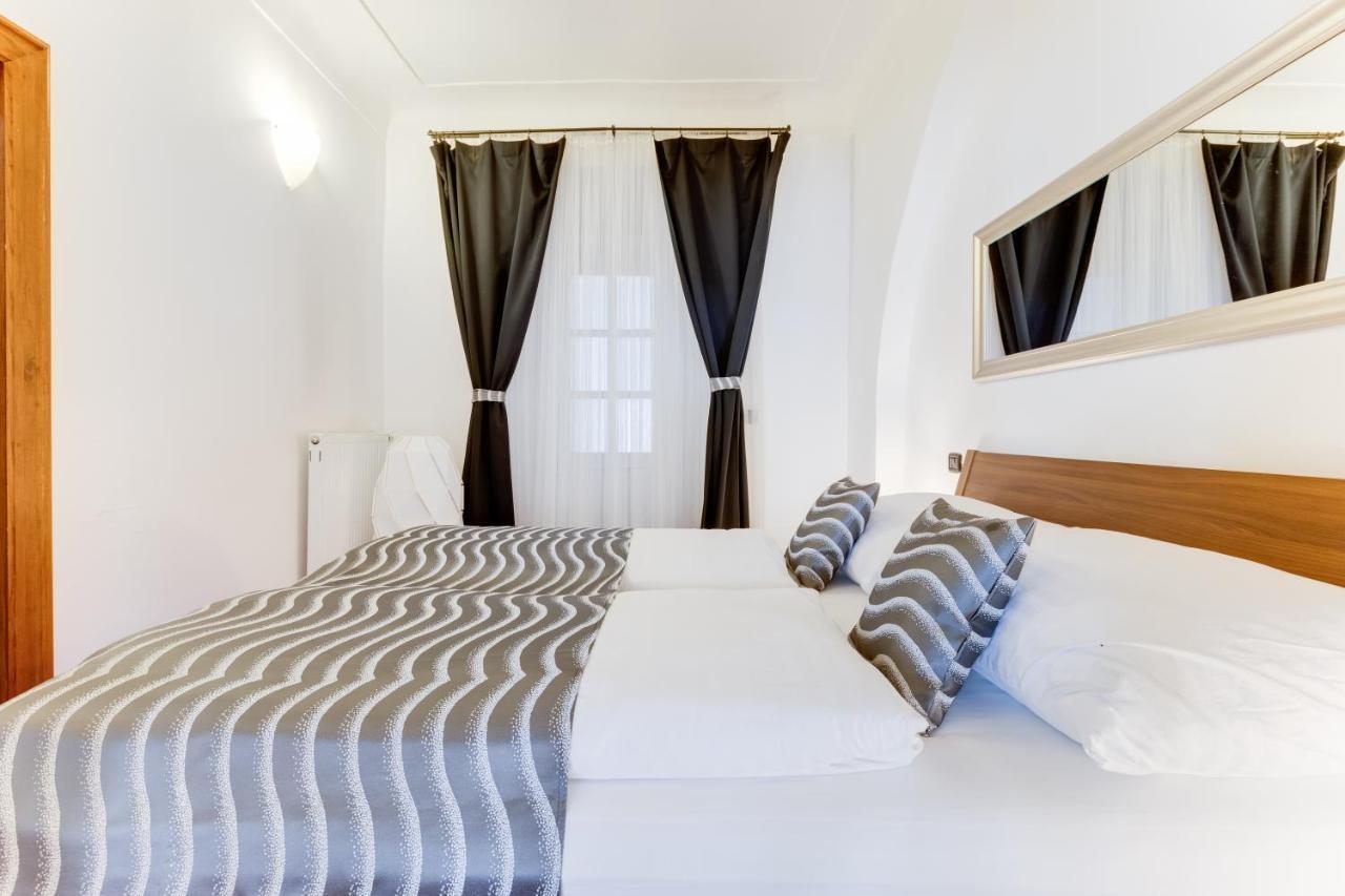 Charles Bridge Royal Apartments - Castle District Prag Dış mekan fotoğraf