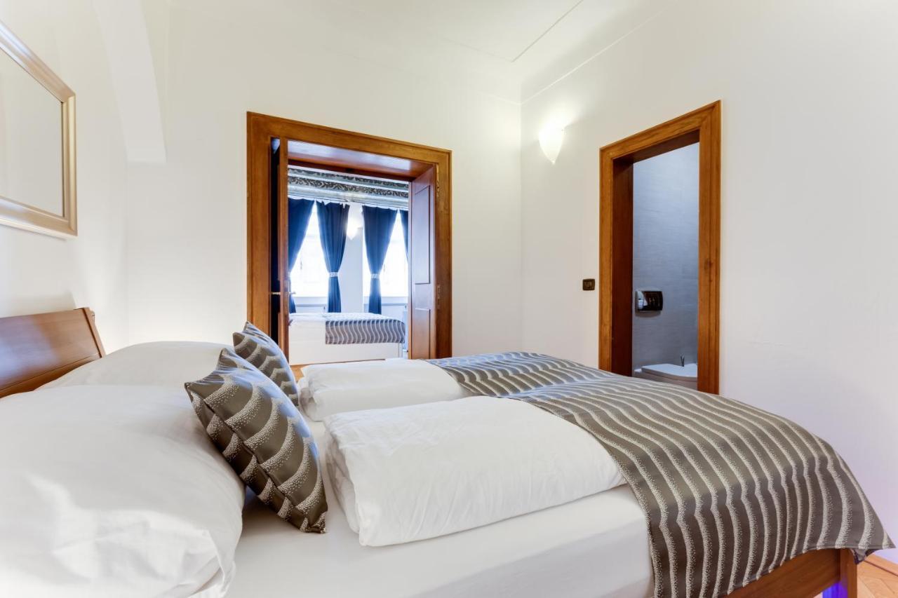 Charles Bridge Royal Apartments - Castle District Prag Dış mekan fotoğraf