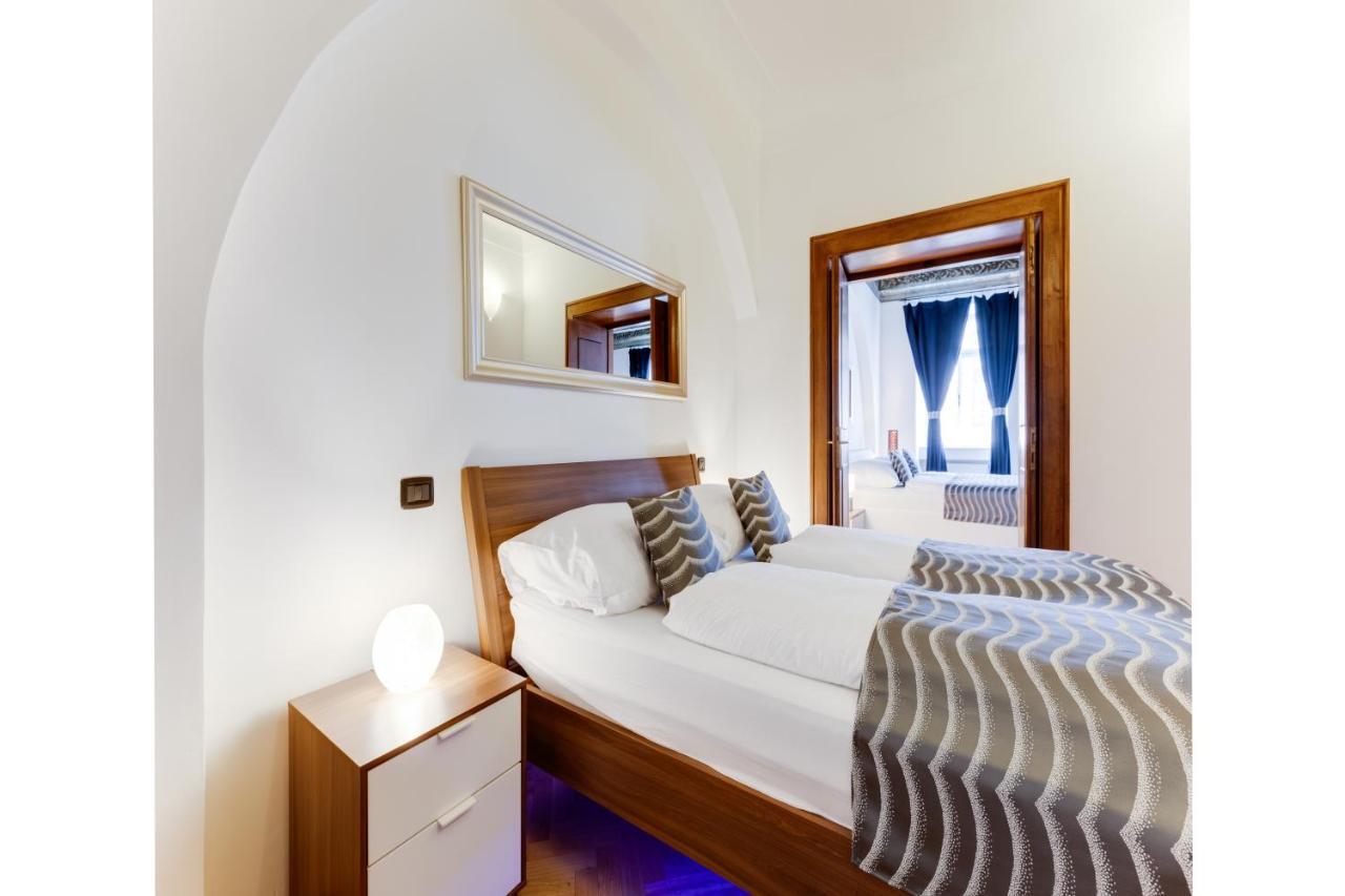 Charles Bridge Royal Apartments - Castle District Prag Dış mekan fotoğraf