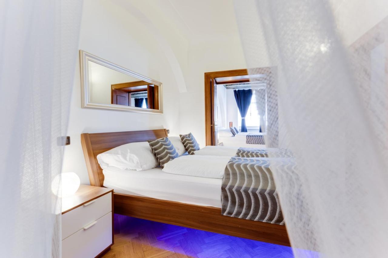 Charles Bridge Royal Apartments - Castle District Prag Dış mekan fotoğraf